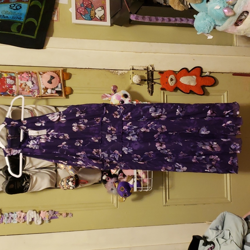 Gorgeous WHBM NWT floral maxi dress